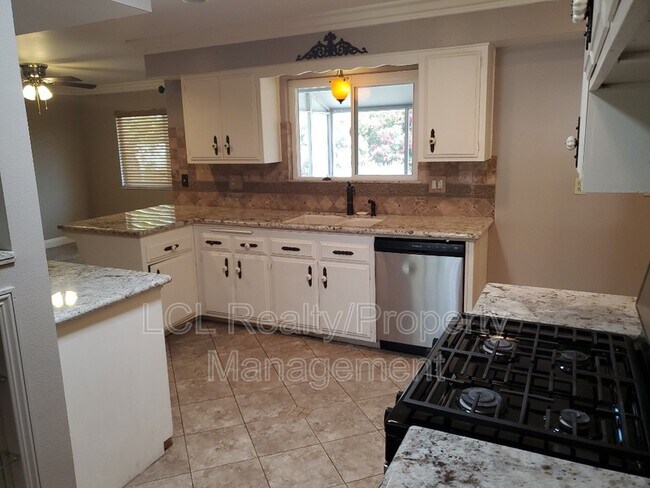 Building Photo - 25841 Middlebury Way