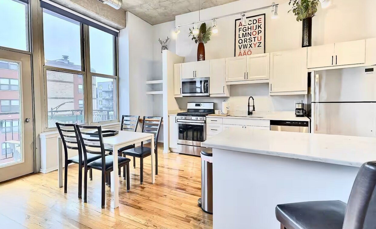 Primary Photo - 6 S Laflin St