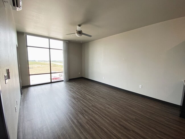 Interior Photo - The New York