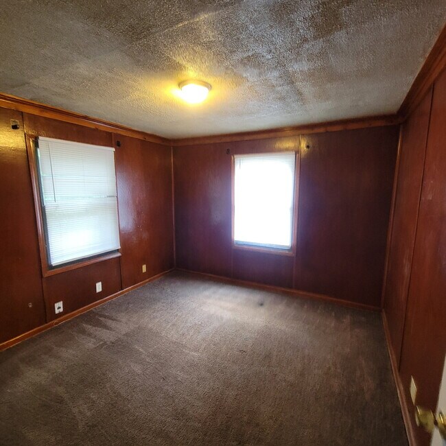 Building Photo - Convenient NE Location! 4BR House for RENT!