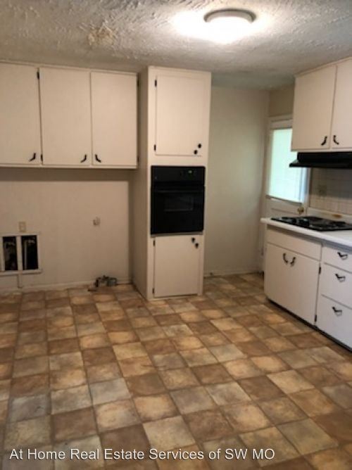 Foto del edificio - 2617-2619 E Linwood St