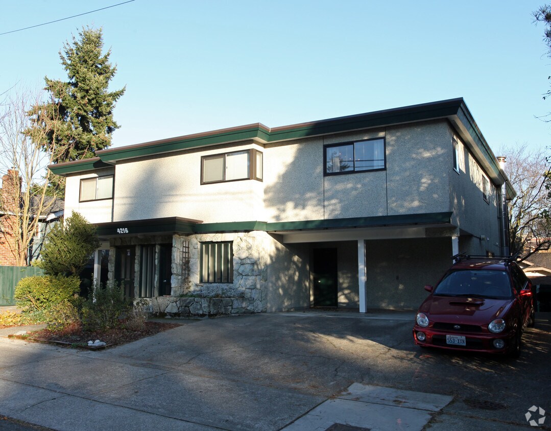 Foto del edificio - 4216 Woodland Park Ave N