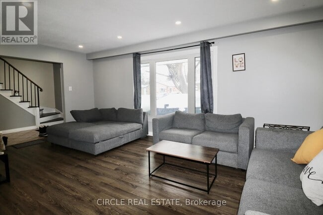 Building Photo - 14 College Crescent