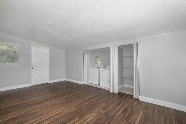 Building Photo - 2305 Burns Ave