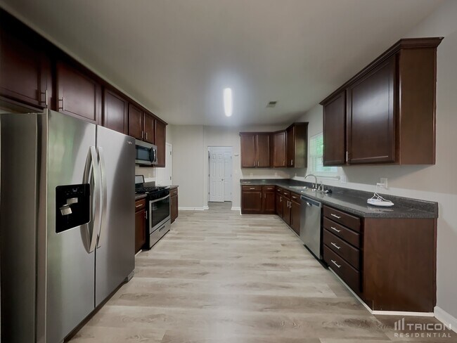 Foto del edificio - 1999 Oakbluff Way SW