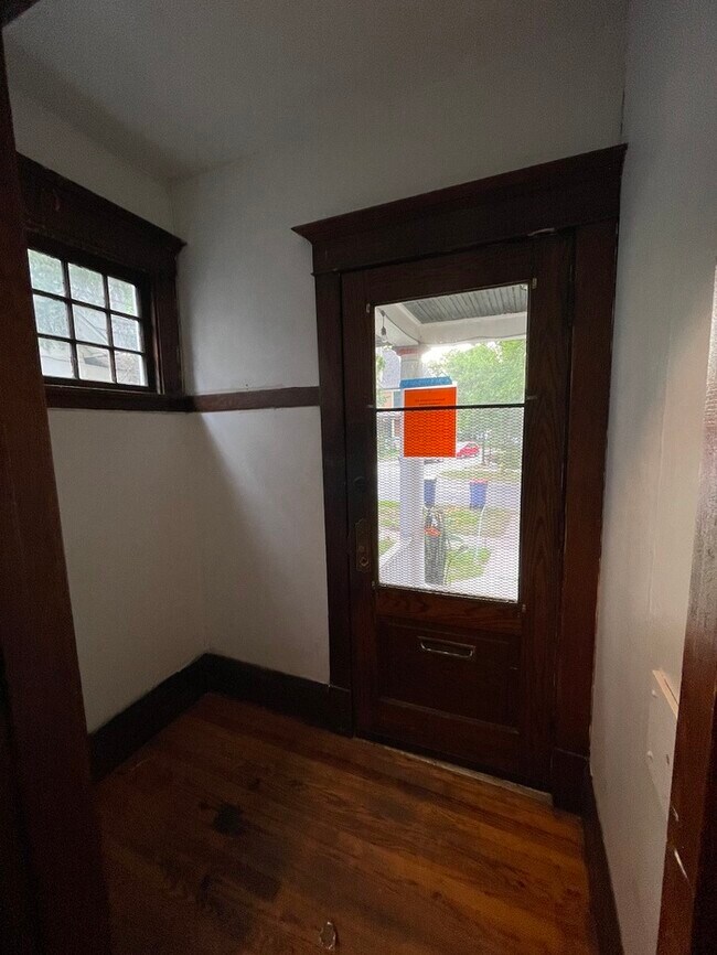 Building Photo - Wealthy St / Cherry St Duplex for Rent