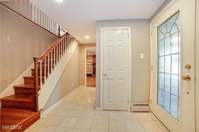 Building Photo - 4 br, 3.5 bath House - 1718 Sheffield Dr