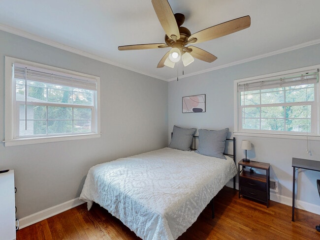 Foto del edificio - 1701 Atherton Cir