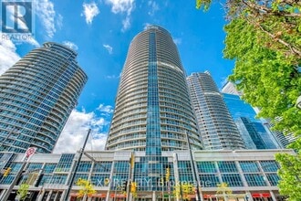Building Photo - 208 Queens Quay W