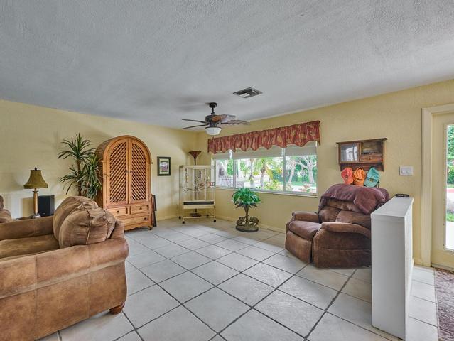 Foto del edificio - 2810 NE 48th Ct