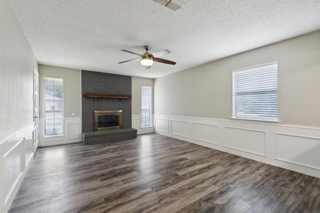 Building Photo - 201 E 6th St