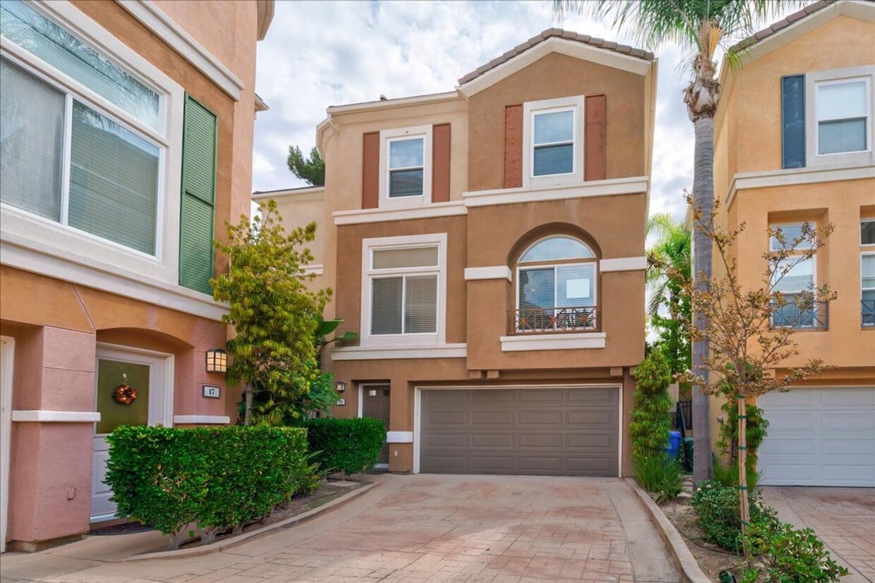 Foto principal - 12680 Carmel Country Rd