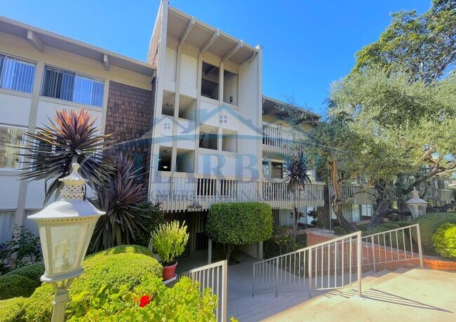Building Photo - 6542 Ocean Crest Dr