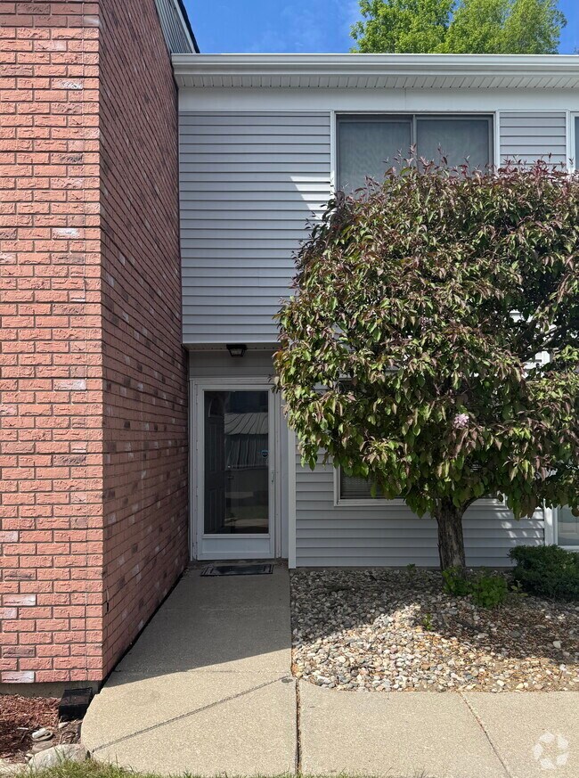 Building Photo - 84 Rosebud Ln