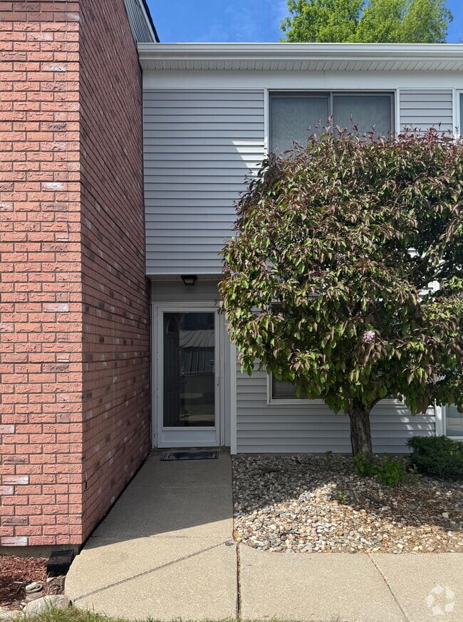 Building Photo - 84 Rosebud Ln