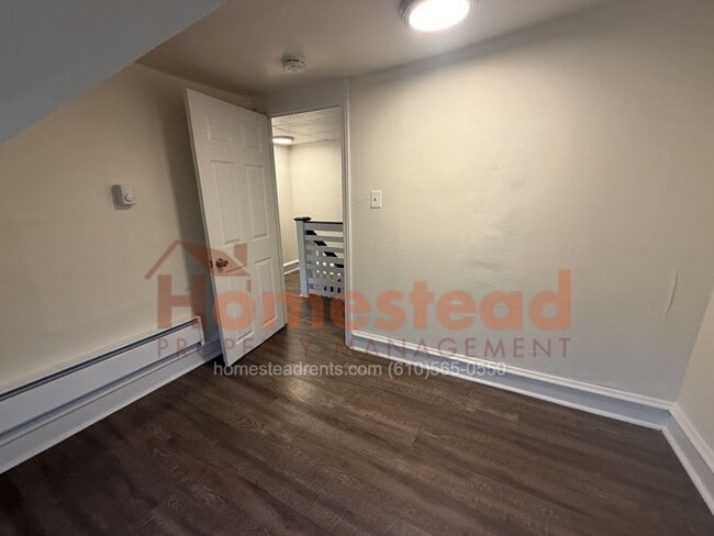 Foto del edificio - 5 BEDROOM HOME FOR RENT IN EAST LANSDOWNE