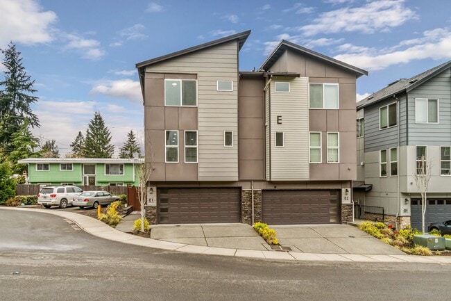 Modern Tri-Level 4BD/3.5BTH Townhouse in L... - Modern Tri-Level 4BD/3.5BTH Townhouse in L...