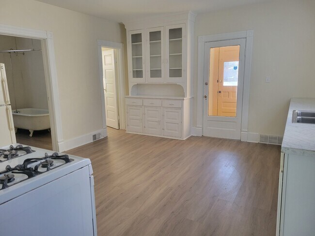 Foto del edificio - 617 E 13th St