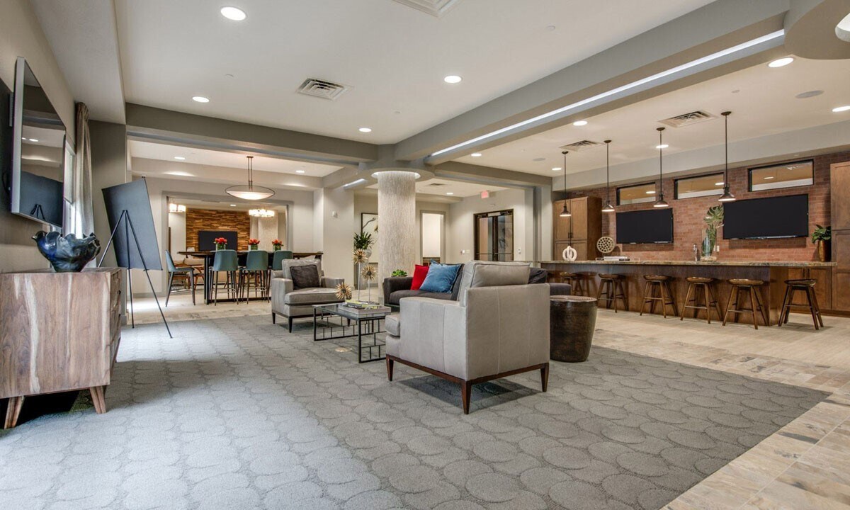 Building Photo - 500 Crawford St