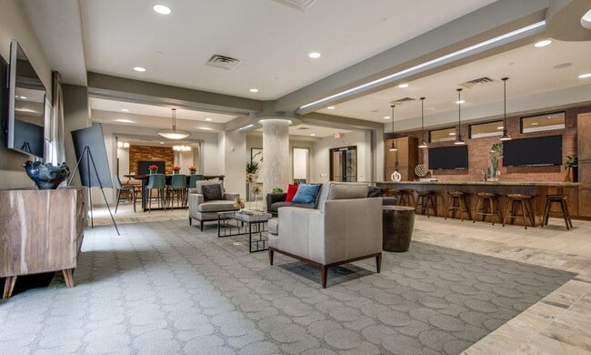 Building Photo - 500 Crawford St