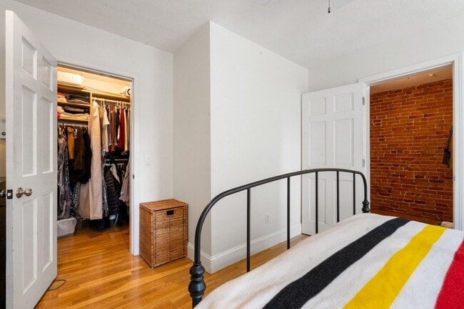 Building Photo - 19 Milford St