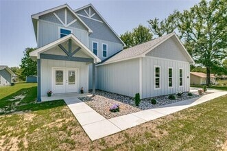Building Photo - 314 Oak Creek Dr