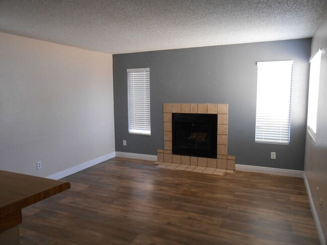Building Photo - 1st Floor Condo in Sunrise Manor