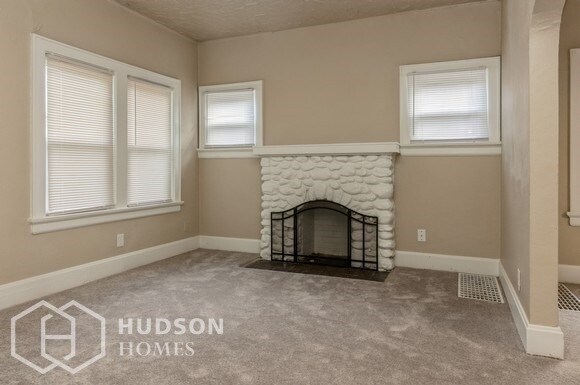 Foto del edificio - NOW AVAILABLE! - 6413 Plainfield Rd, Cinci...