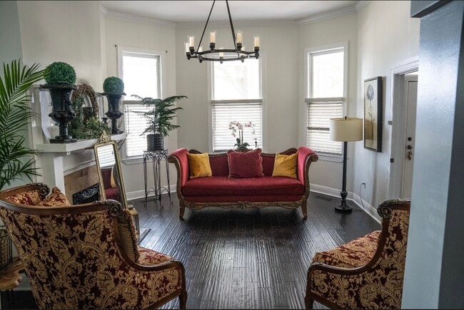 Living Room - 544 E Duffy St