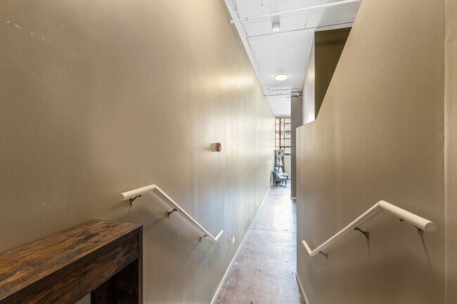 Foto del edificio - Fully Furnished 1-Bedroom in Lafayette Square | Utilities Included | 3, 6 & 9 Month Leases