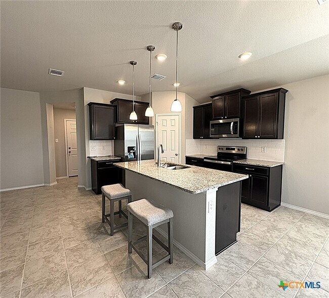 Foto del edificio - 2418 Corradino St