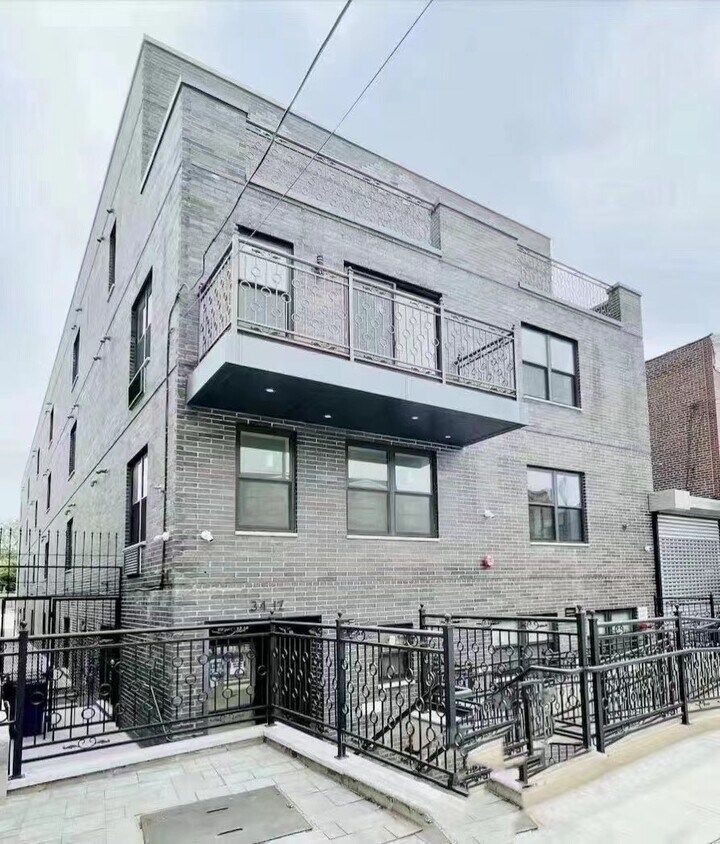 Primary Photo - 3417 103rd St
