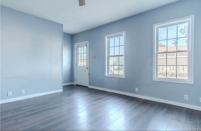 Foto del edificio - 148 W Main St