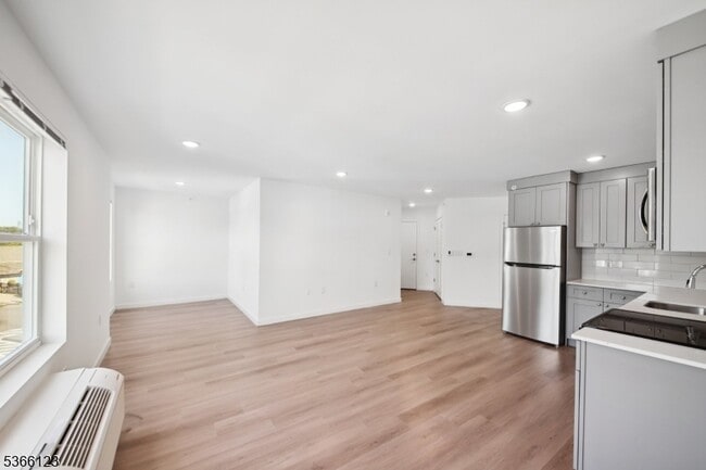 Foto del edificio - 369 18th Ave