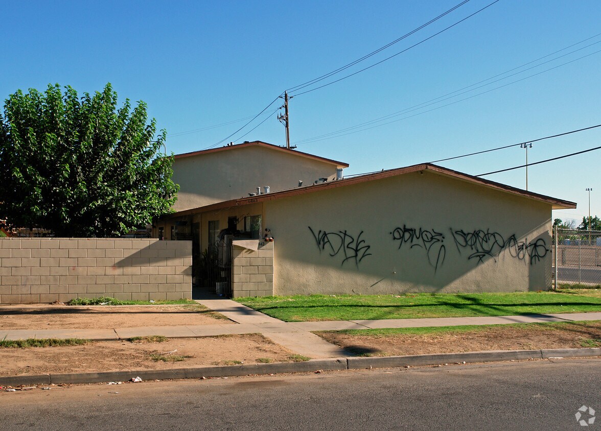 Primary Photo - 4419 E Hamilton Ave