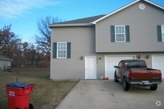 Building Photo - 1218 NW Willow Dr