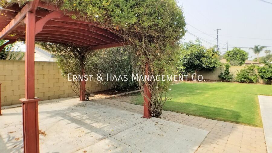 Building Photo - 6926 E Rendina St