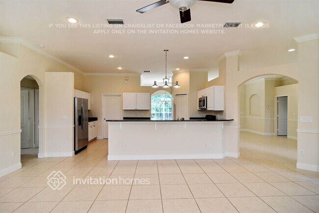 Foto del edificio - 1025 SW Romaine Ln