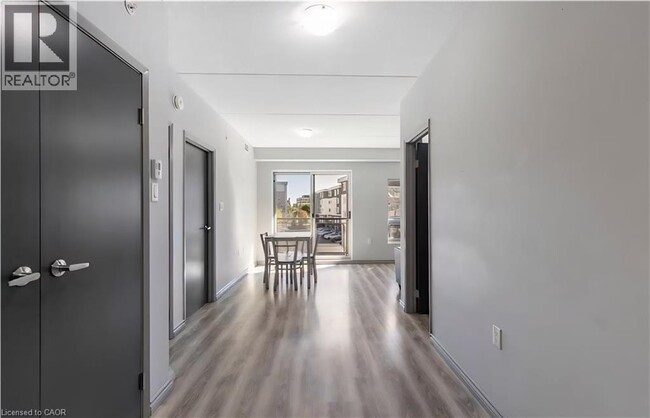 Building Photo - 275 Larch St