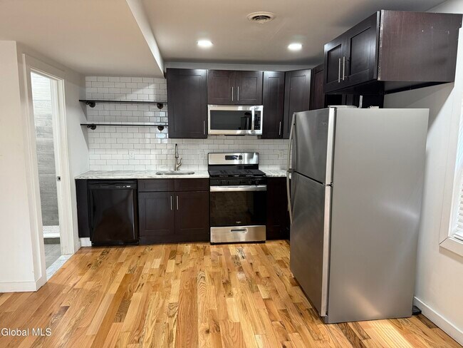 Foto del edificio - 479 2nd St