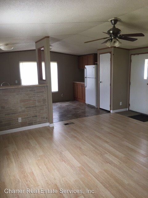 Building Photo - 2217 Twin Oaks Dr