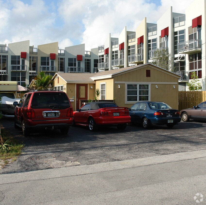 Primary Photo - 720 SE 12th St