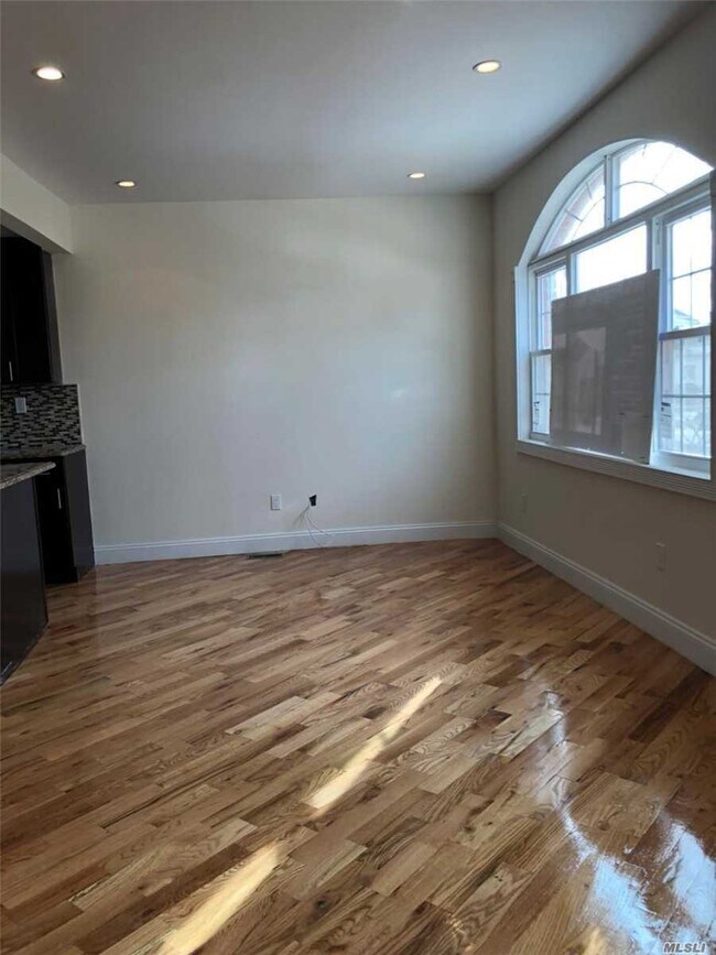 Foto del edificio - 135-19 220th Pl