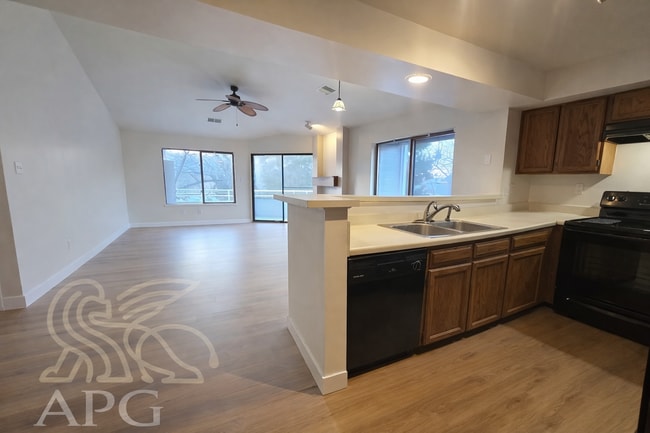 Building Photo - 1070 Acapulco Ct