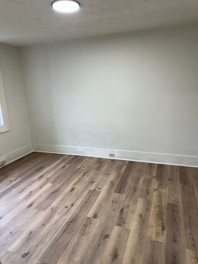 Building Photo - 325-327 2nd Street