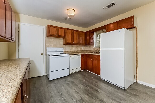 Building Photo - 7550 Asbury Dr