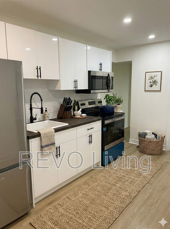 Building Photo - 19 Wellington St