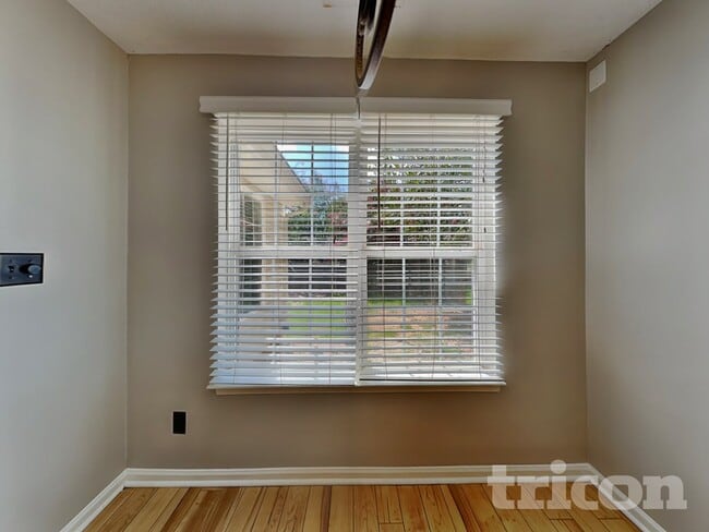 Building Photo - 661 Rebecca Jane Dr