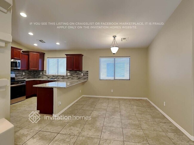 Foto del edificio - 1352 E Kelsi Ave