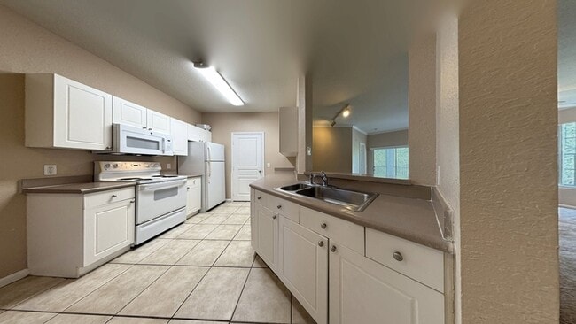 Building Photo - 9301 Crescent Loop Cir